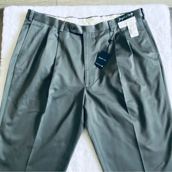 Joseph & Feiss Cuffed Pleated Dress Pants Autosizer Grey Men's Size 44x30 NWT - Picture 2 of 15
